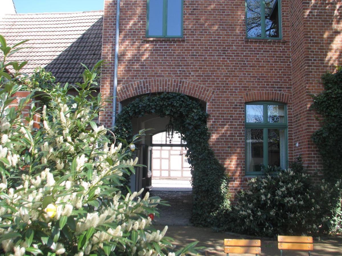 Gasthaus Und Pension "Zum Hauenden Schwein" Wörlitz 외부 사진