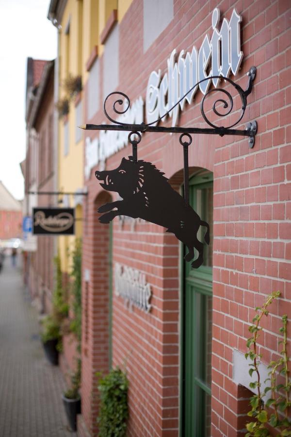 Gasthaus Und Pension "Zum Hauenden Schwein" Wörlitz 외부 사진